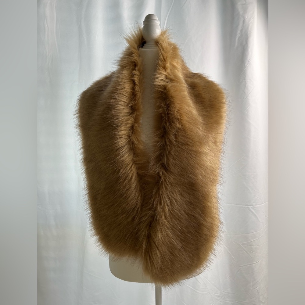 Luxurious vintage BABEYOND Faux Fur Shawl